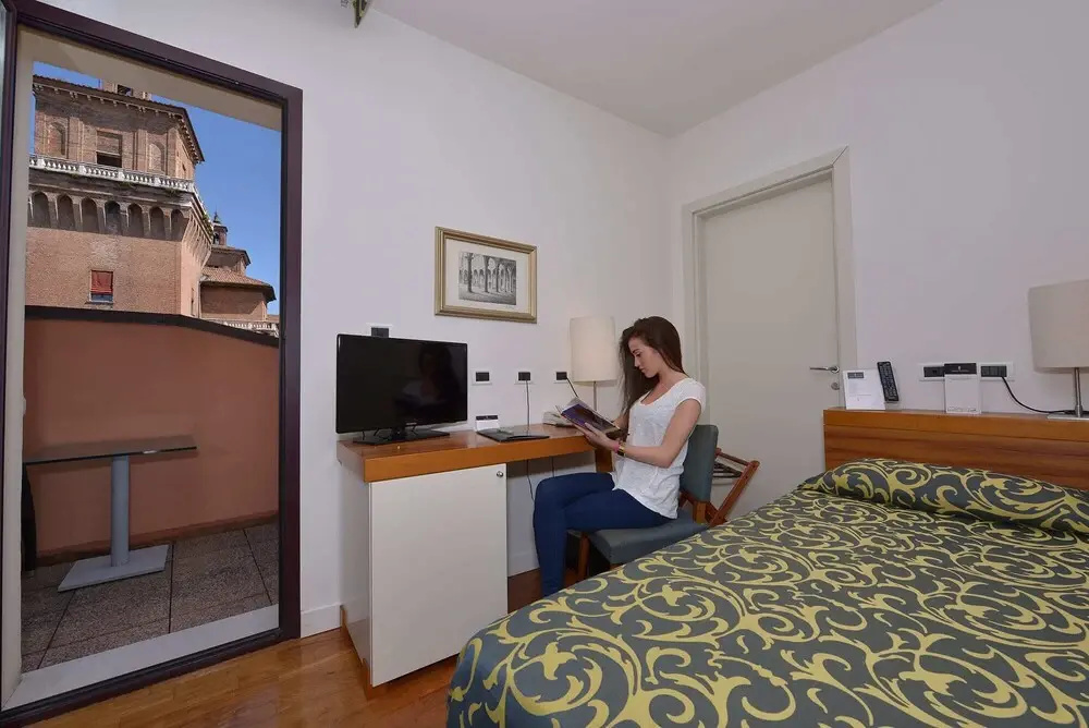 Economy room