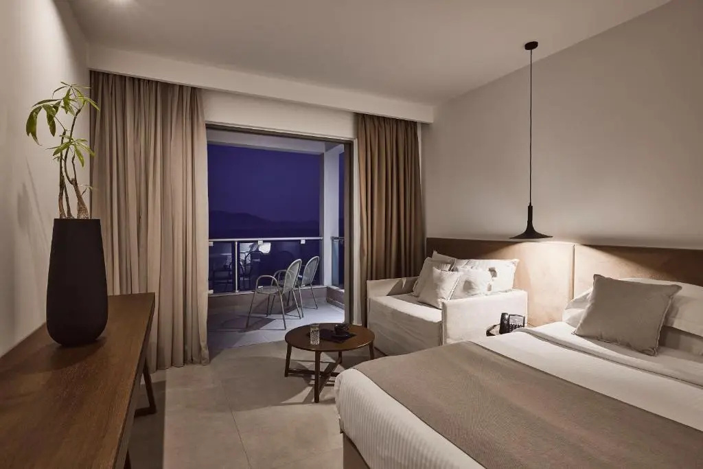 Double room with sea view (full double bed)