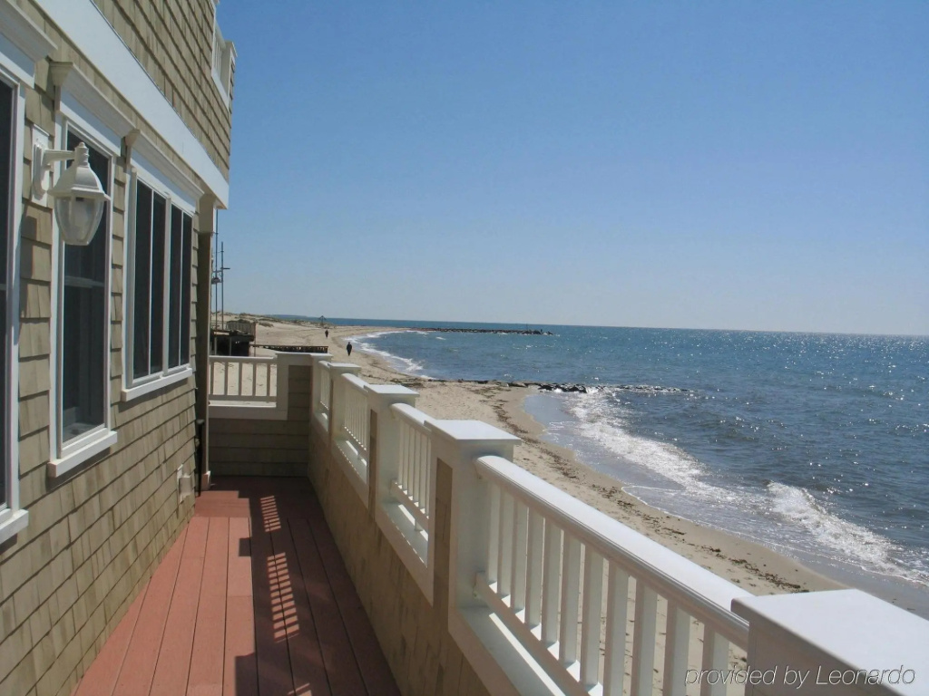 Beach & Waterfront