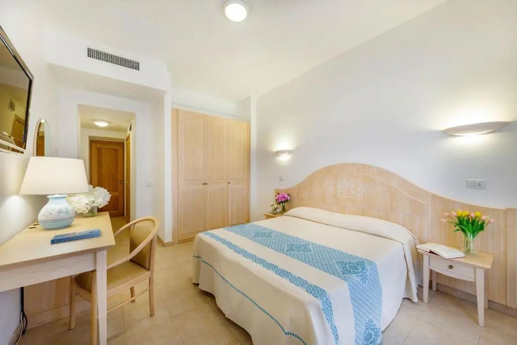 Superior Double room with sea view (full double bed)