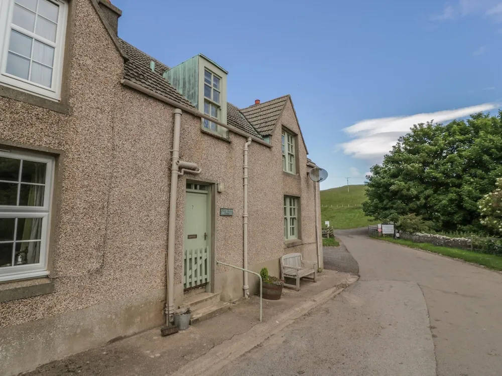 Near Bank Cottage