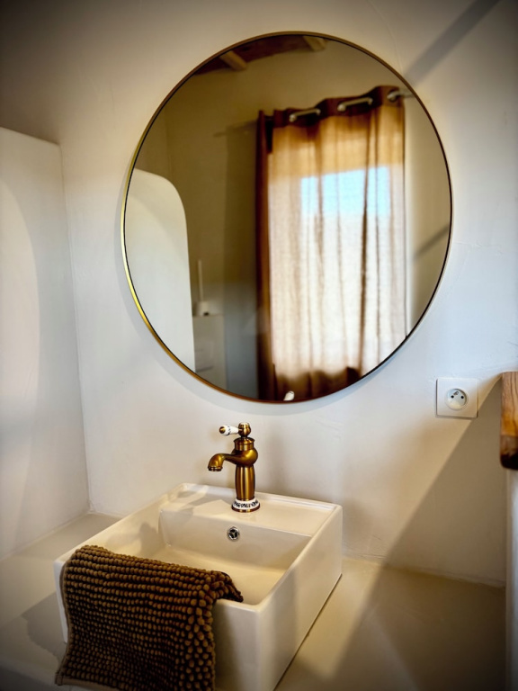 Deluxe Double Suite (full double bed)