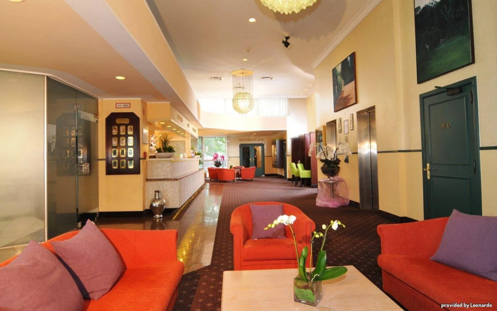 Lobby & Reception