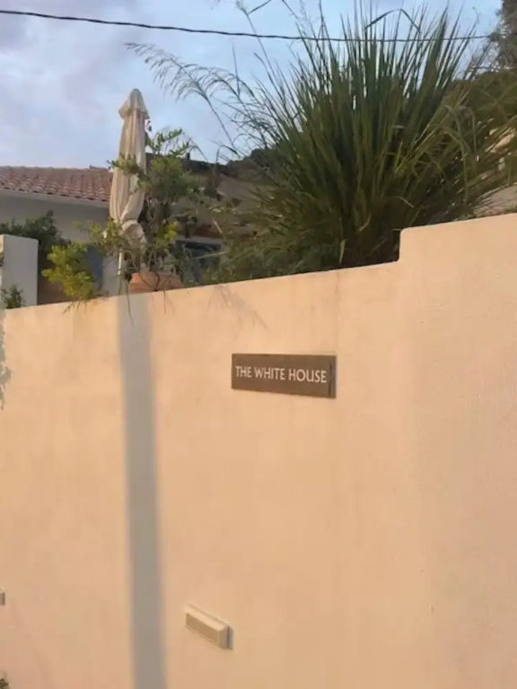 The White House Evgrious, Sleeps 4, Close to Beach