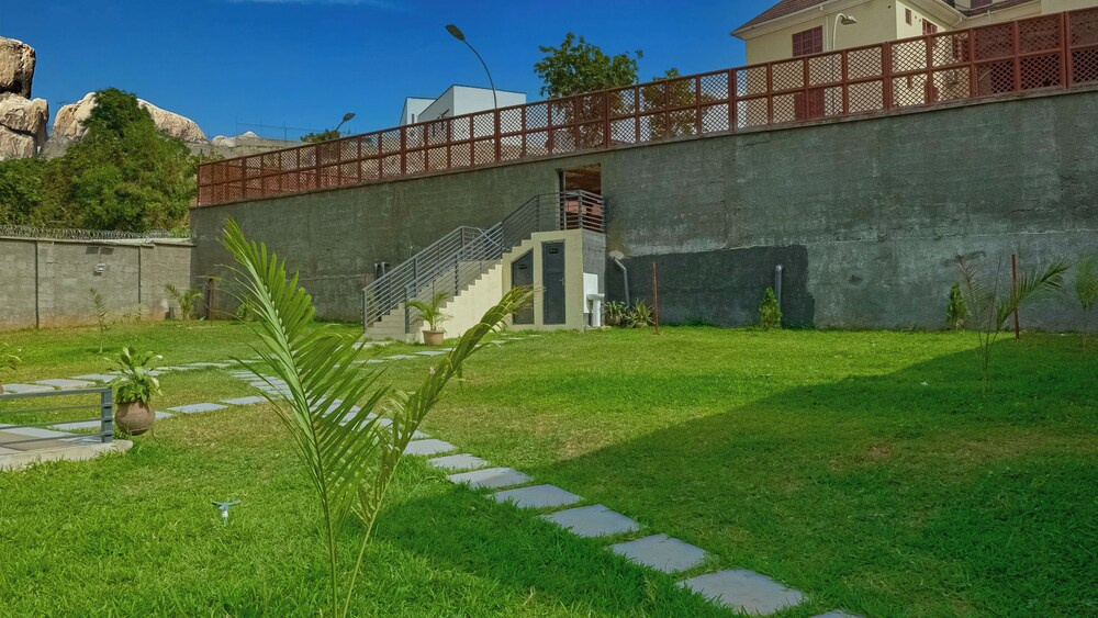 R & R Apartments