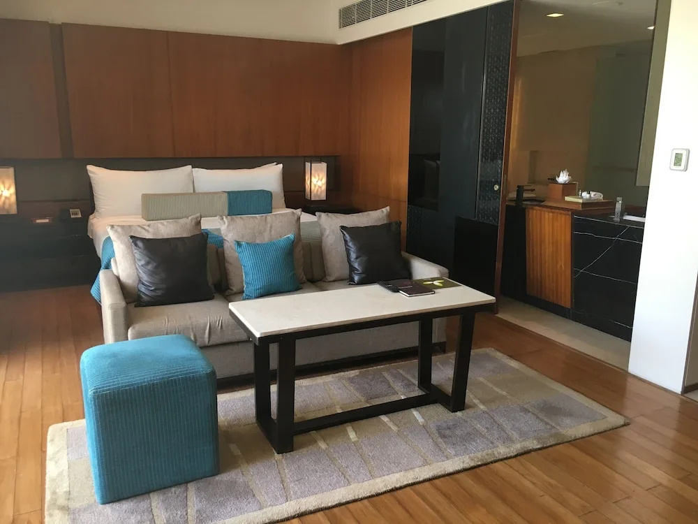 Luxury Double Suite (full double bed) (bed type is subject to availability)