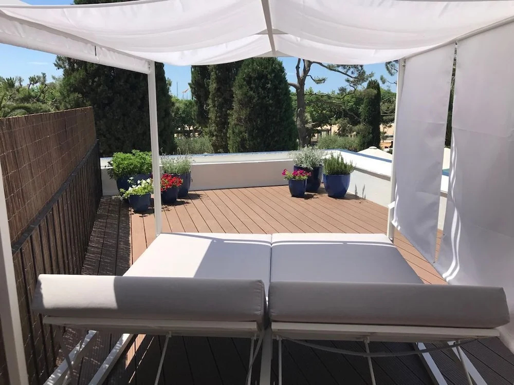 Superior Double room with garden view (full double bed)