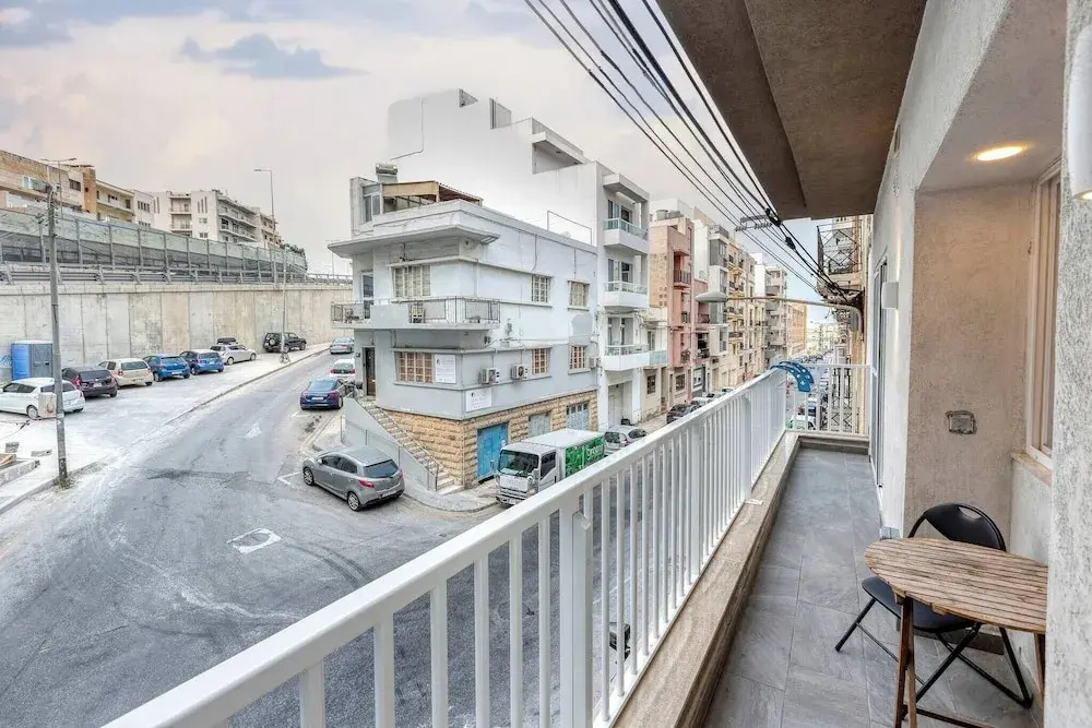 Luxury & Cosy 3 Bedroom Apt in Gzira, Close to Sliema & Stjulians by Walk