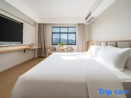 Standard room with mountain view