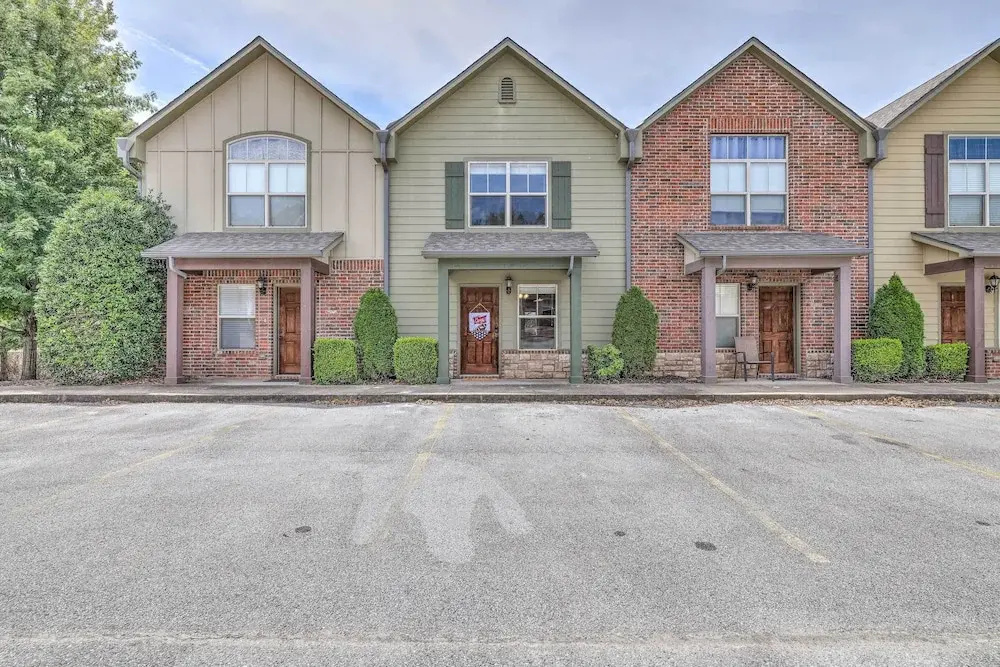 Charming Springdale Townhome ~ 5 Mi to Dtwn!