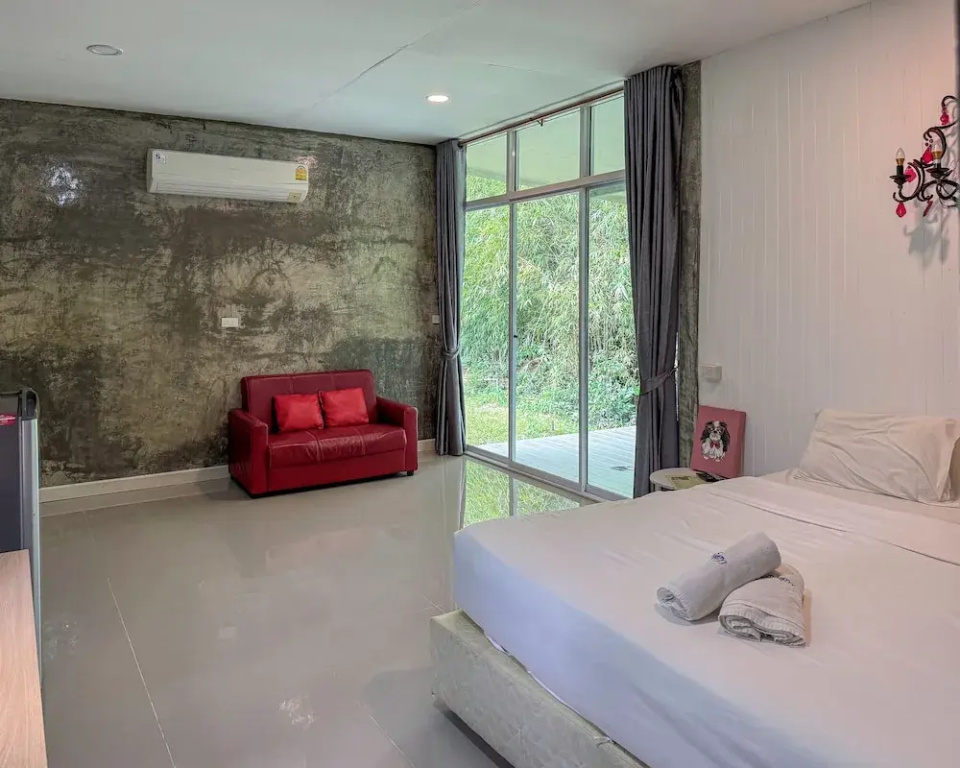 Deluxe Double room with garden view (full double bed)