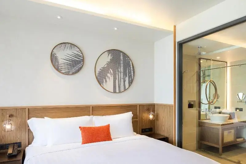 Deluxe Double room with balcony and with garden view (full double bed)