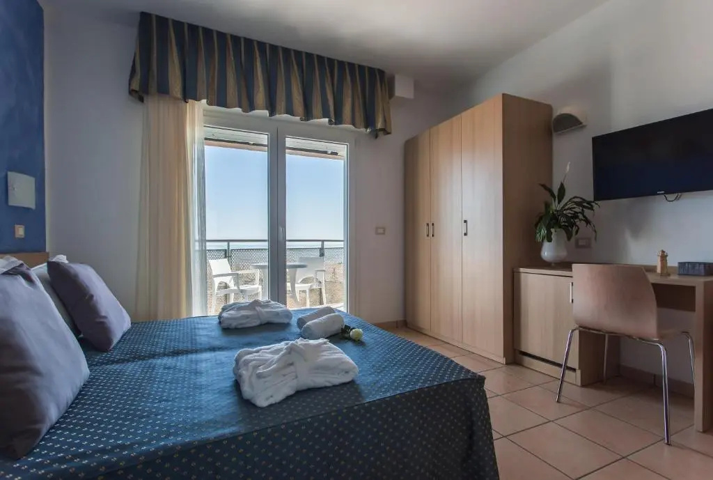 Deluxe Double room with balcony (full double bed)