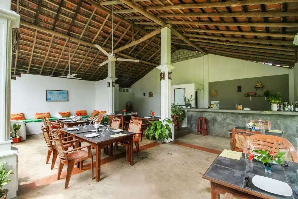 OYO 422 Sunnys Guest House - фото 15