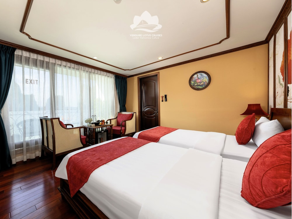 Executive Double room with balcony and with bay view (full double bed)