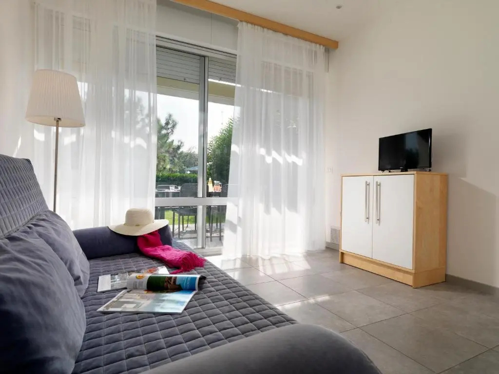 3 Bedrooms Apartment