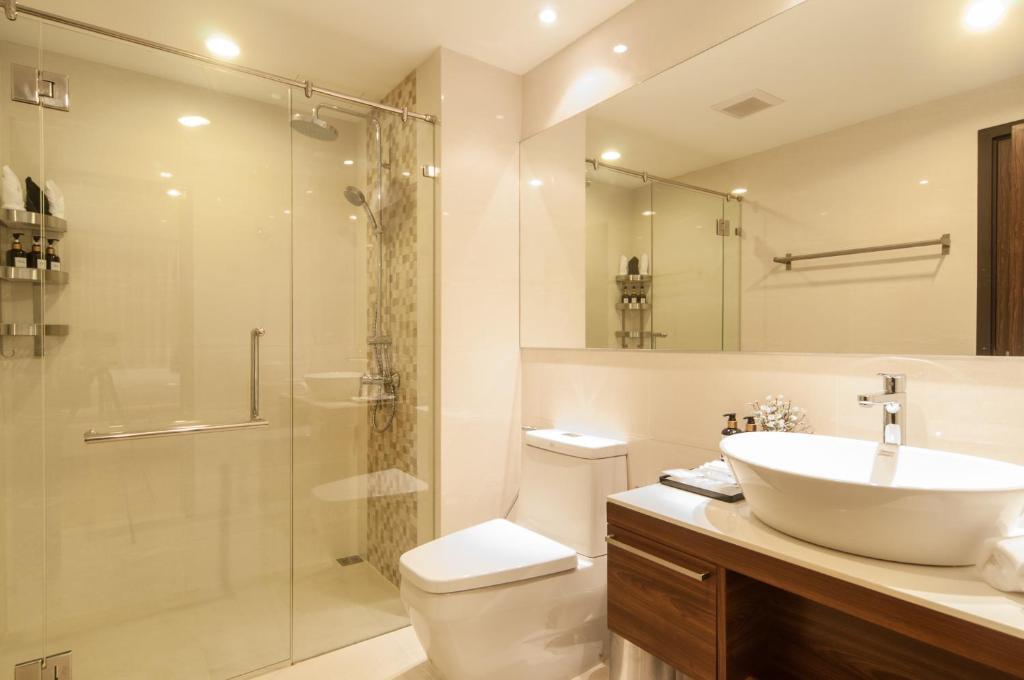 Люкс c 1 комнатой с видом на бассейн в The Title KR Beach Condotel Rawai Phuket