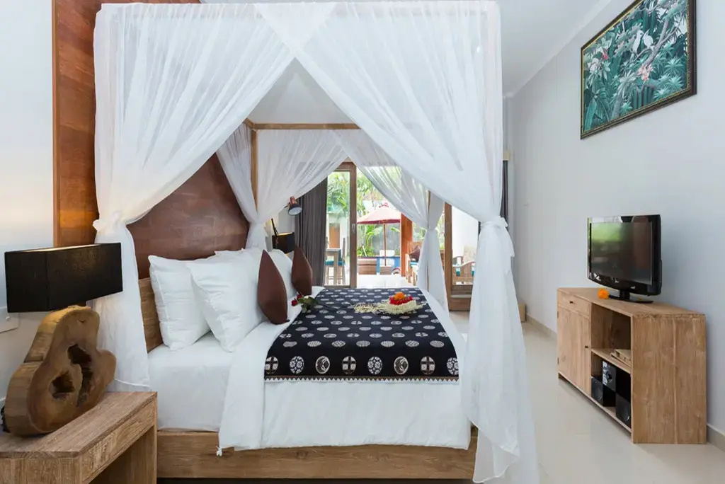 2 Bedrooms Villa