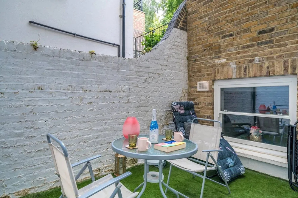 Earl s Court Chelsea 2BR Modern Apt Walk to Tube