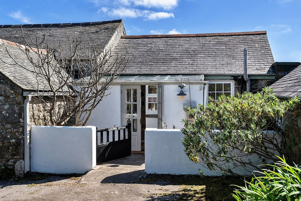 Cottage in Praa Sands With Stunning Sea Views