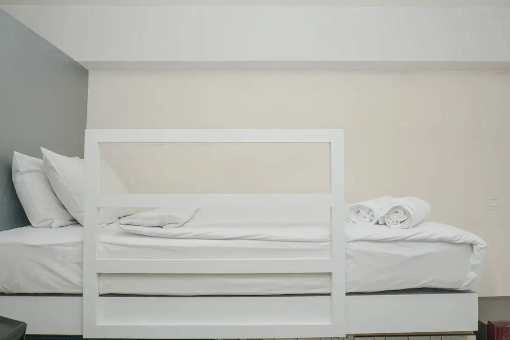 Comfy and Beautiful Studio Green Pramuka Apartment