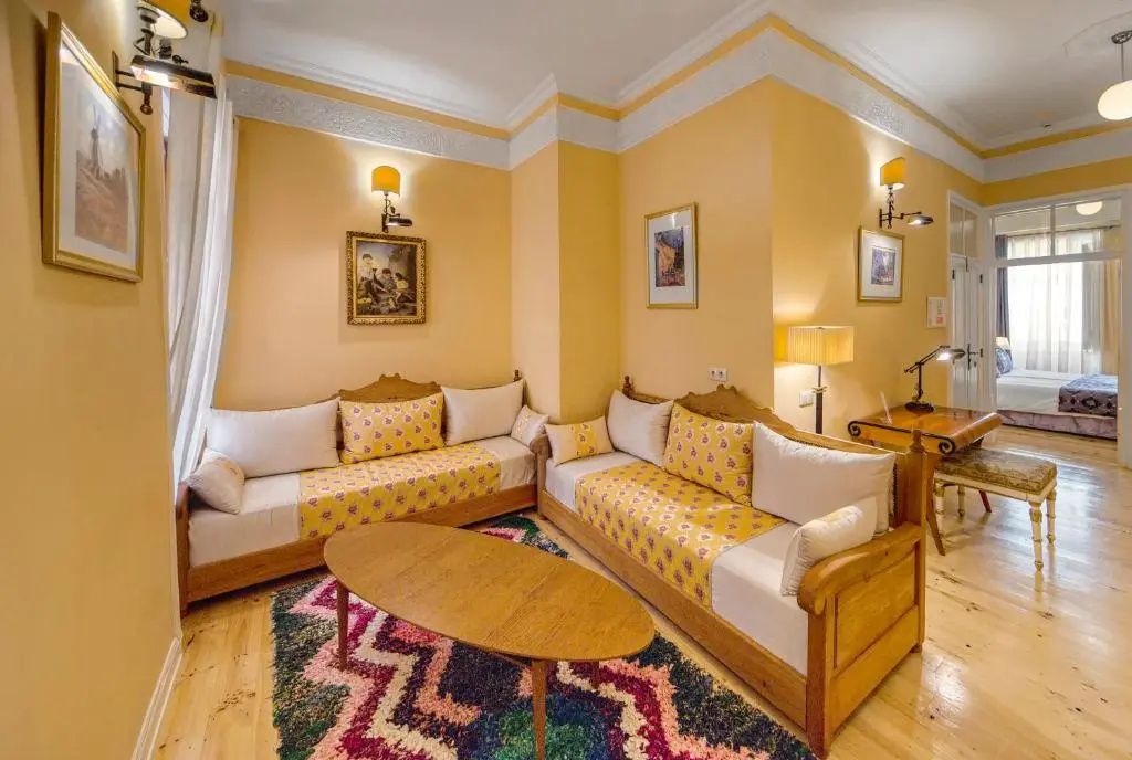 Suite with city view