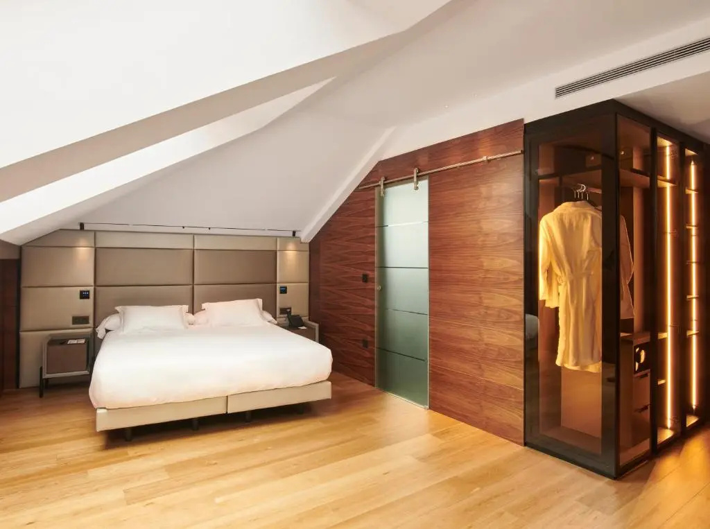 Superior Double room (full double bed)