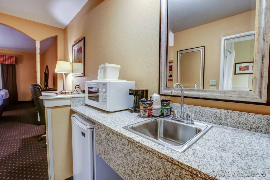Comfort Suites At Rivergate Mall - фото 32