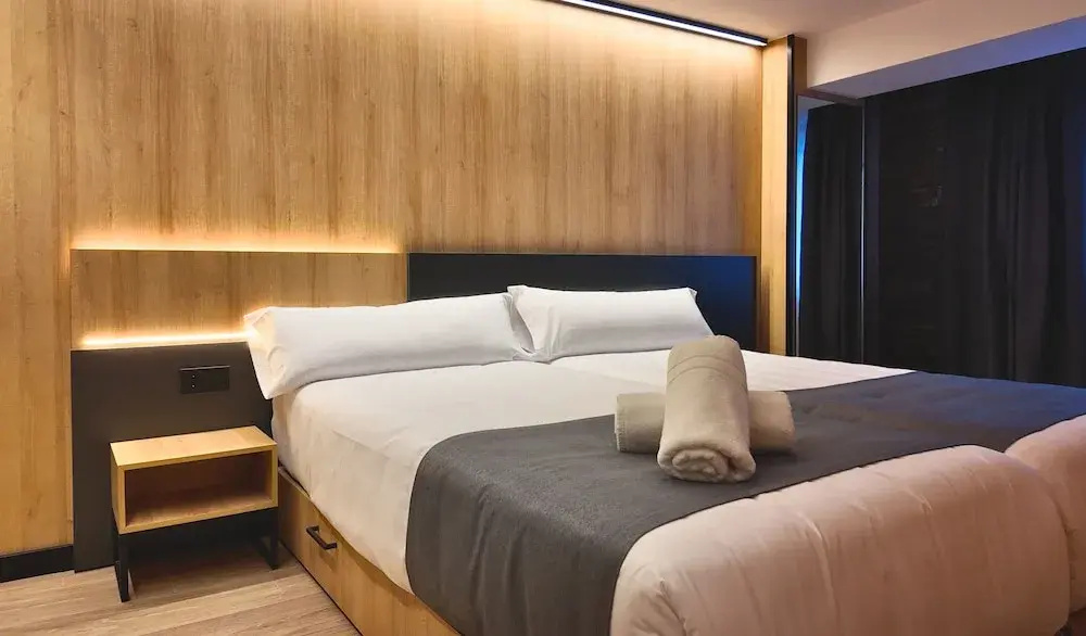 Deluxe Double room with city view (full double bed)