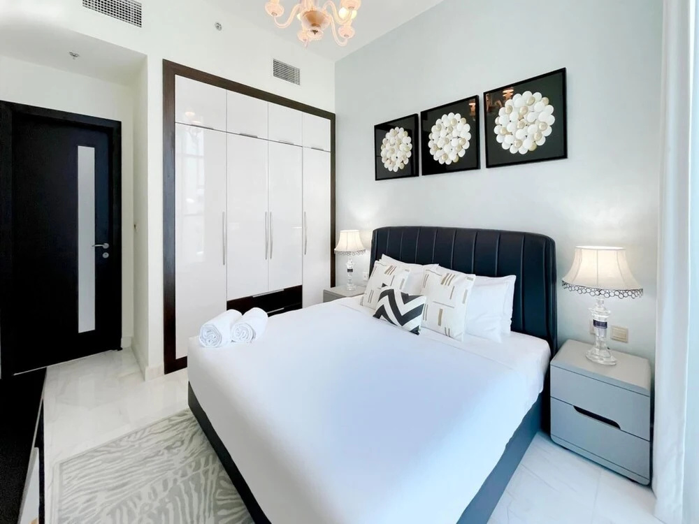 Chic 3BR Apt Near Dubai Mall