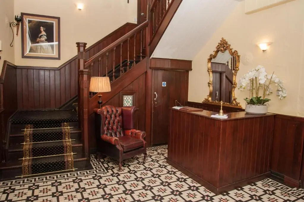 Lobby & Reception