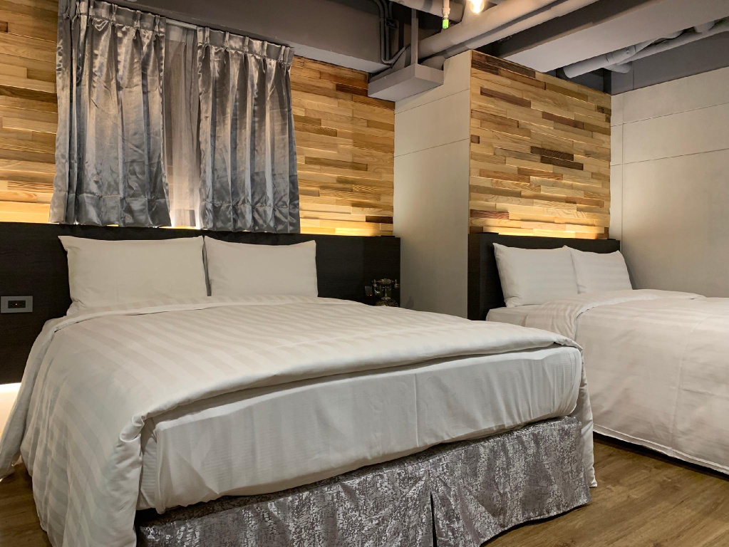 Boutique Family room