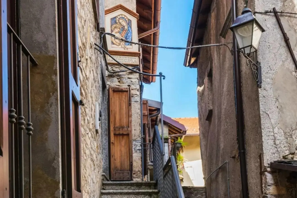 ALTIDO Gorgeous Vintage stone house near Lake Como