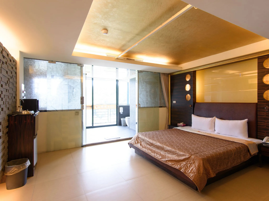 Deluxe Double room (full double bed)
