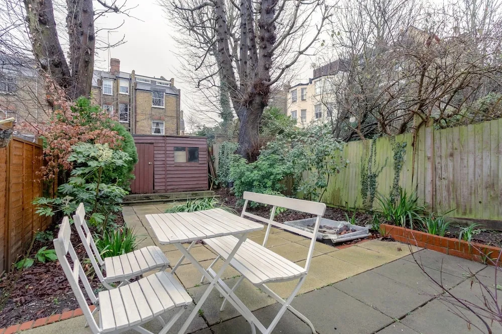 Bright Garden Flat in North London