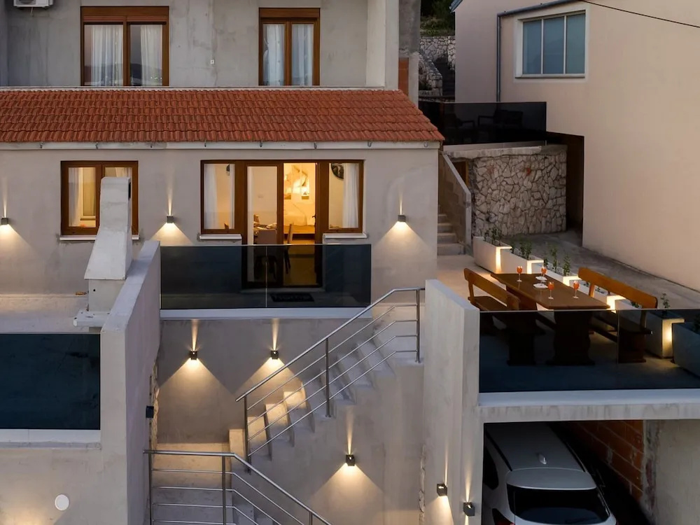 Rina Apartments