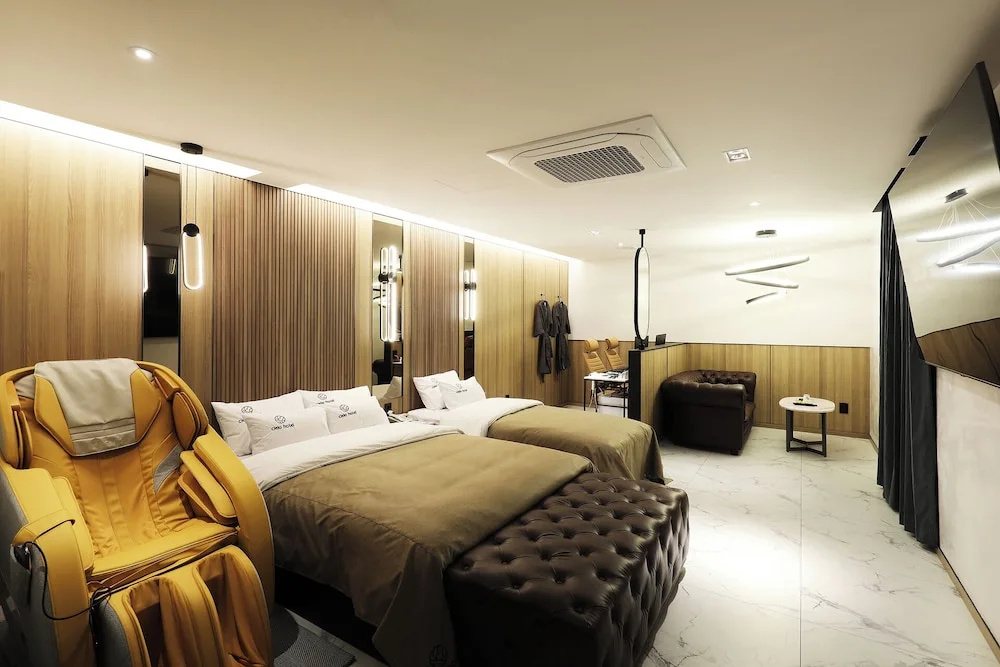 Grand room
