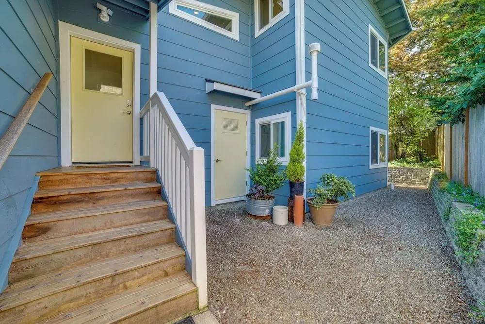 Bellevue Abode: Balcony, 13 Mi to Downtown Seattle