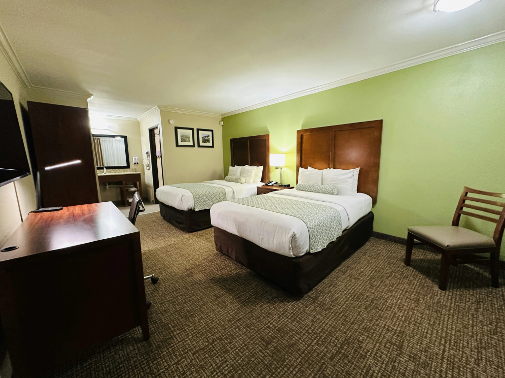Отель The Hills Inn Eagle Rock - Near Old Town Pasadena в Лос-Анджелесе