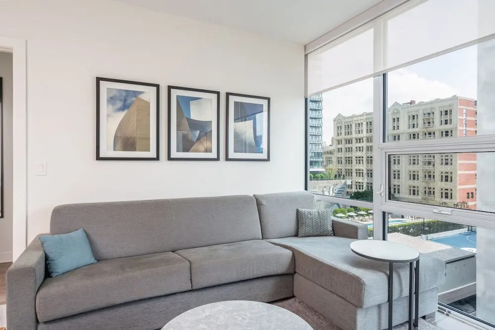 Level Furnished Living - Chambres