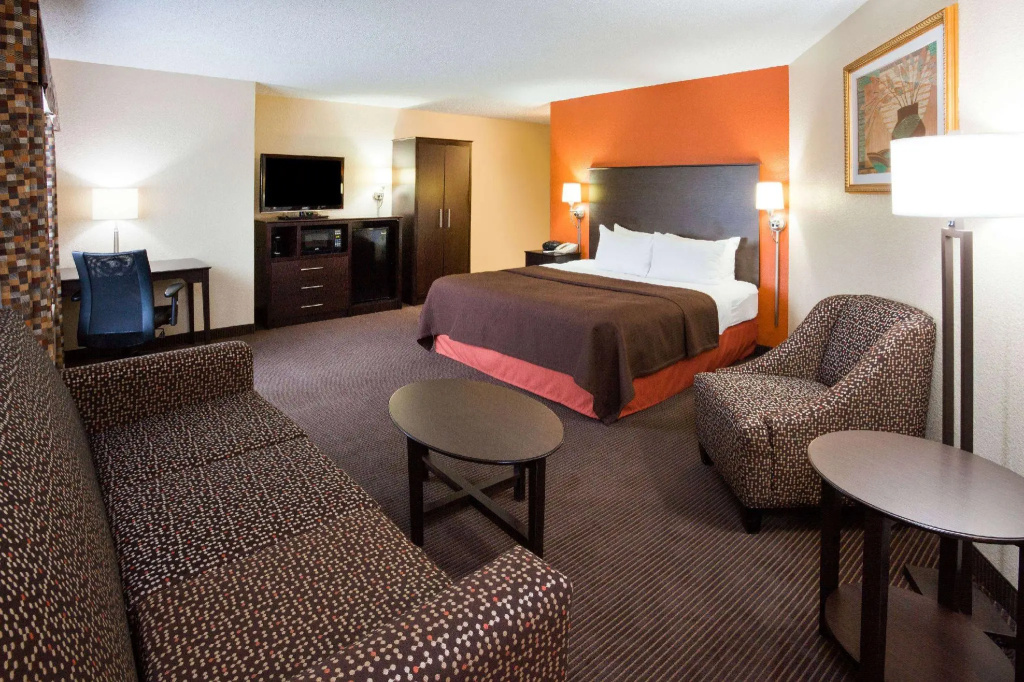 Double Suite (full double bed)