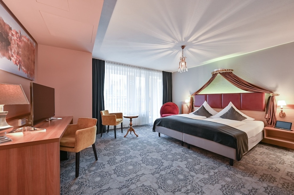Medium Plus Double room (full double bed) (bed type is subject to availability)