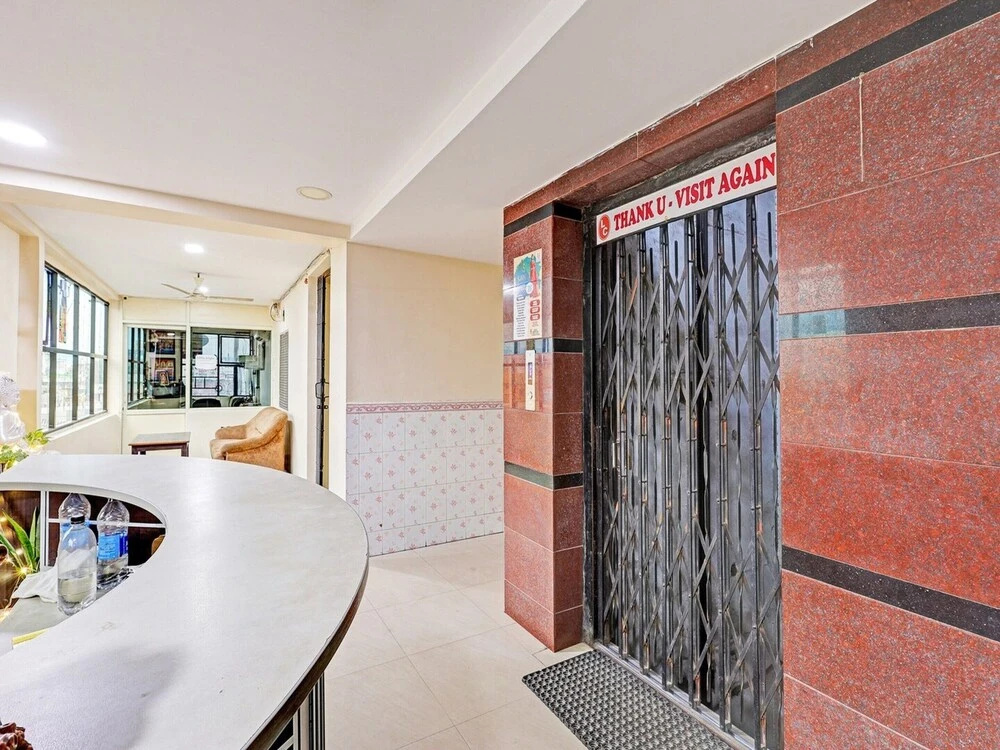 Suite OYO Collection O NAD Near Airport