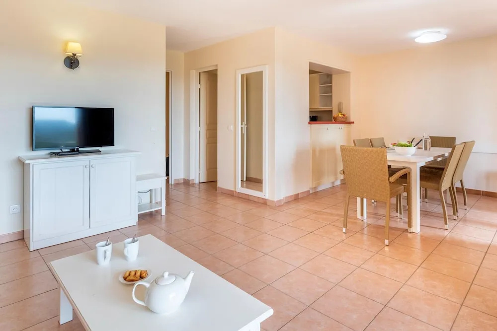 Afficher la photo 7 — Apartment With Wave Pools Access
