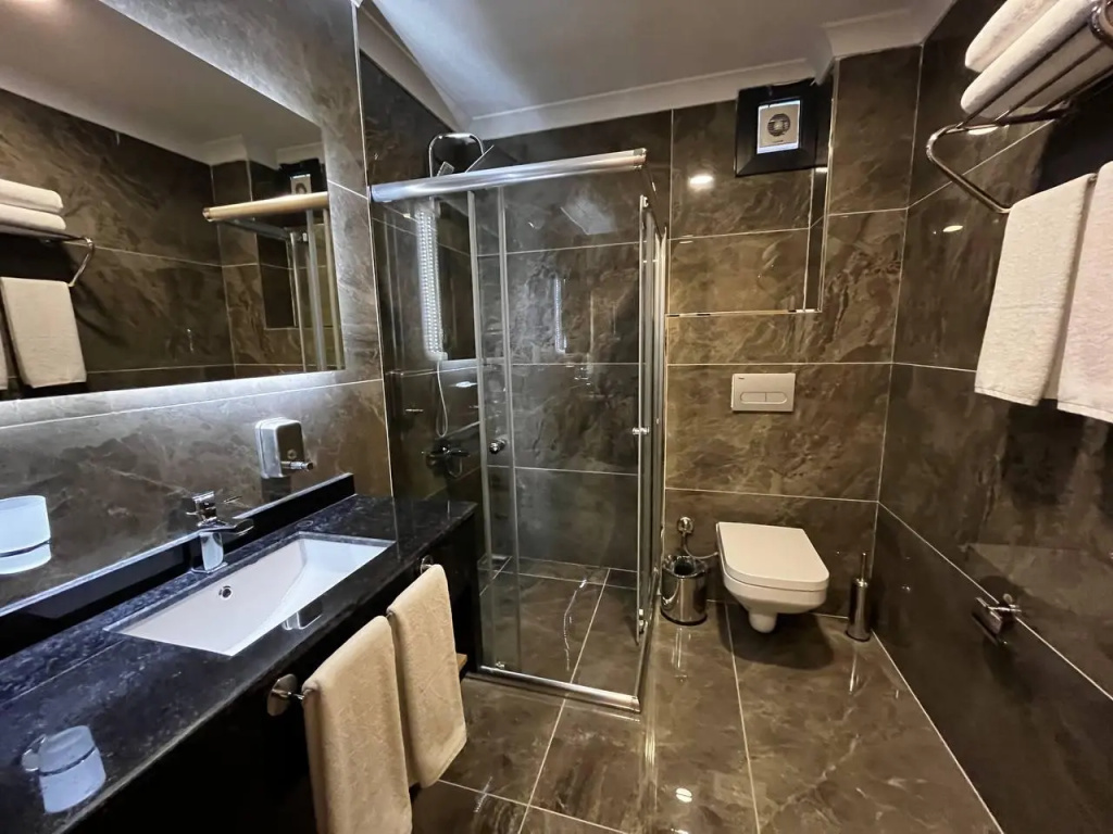 Deluxe Double room (full double bed)