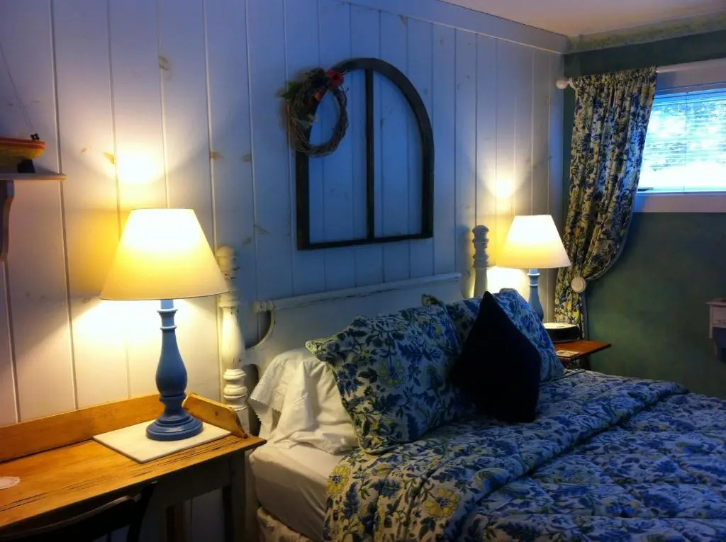 Standard Double room with garden view (full double bed)