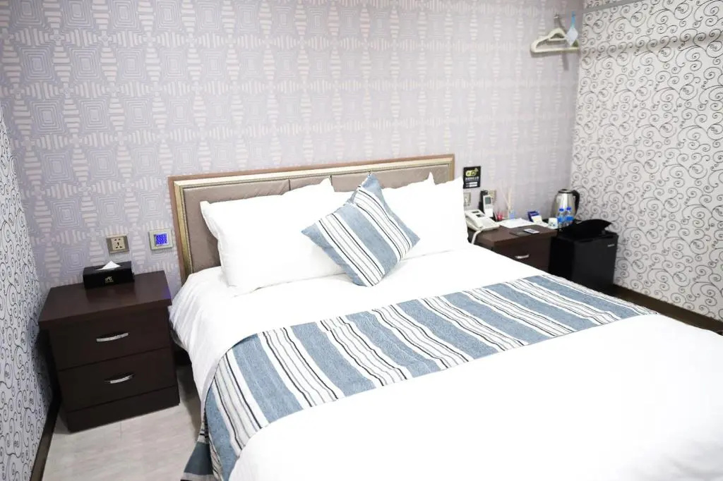 Economy room