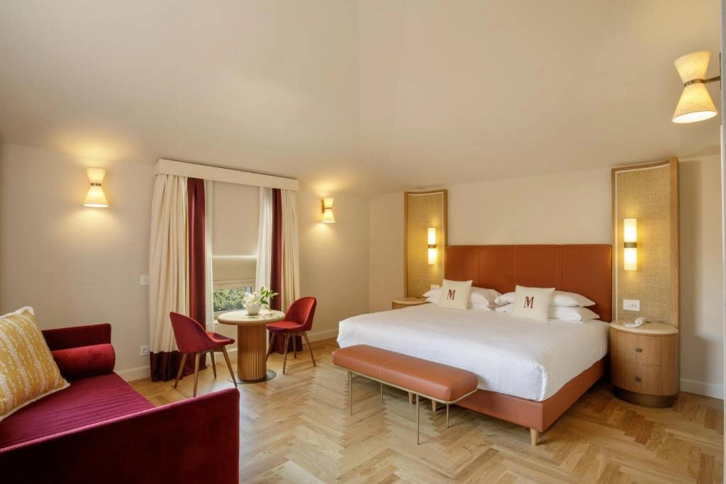 Deluxe Double room with balcony (full double bed)