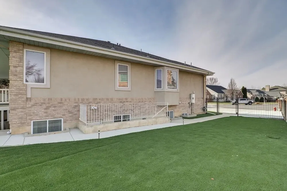 Stunning Peak Views Near Utah Lake! Cozy Getaway