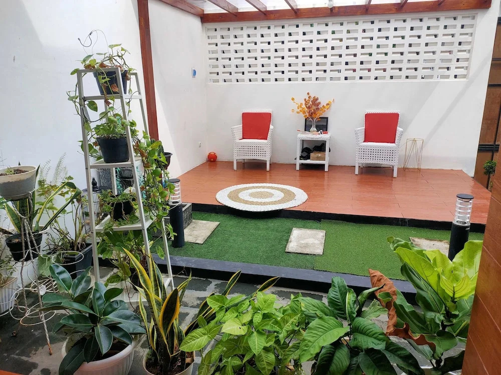 EXPRESS O 91277 Atiq Homestay Syariah